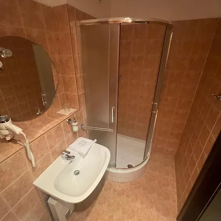 Hotel Bravo 3*